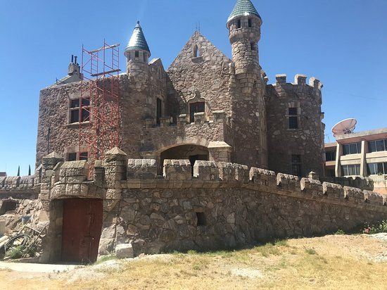 Castillo Douglas