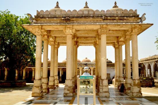 Sarkhej Roza