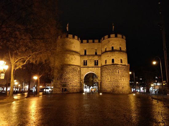 Hahnentorburg